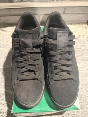 Puma Men's Black Suede Low-Top Sneakers